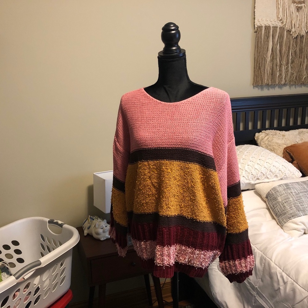 Nwt umgee women’s sweater size L, adorable!